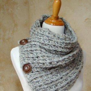grey crochet 3 button scarf pattern